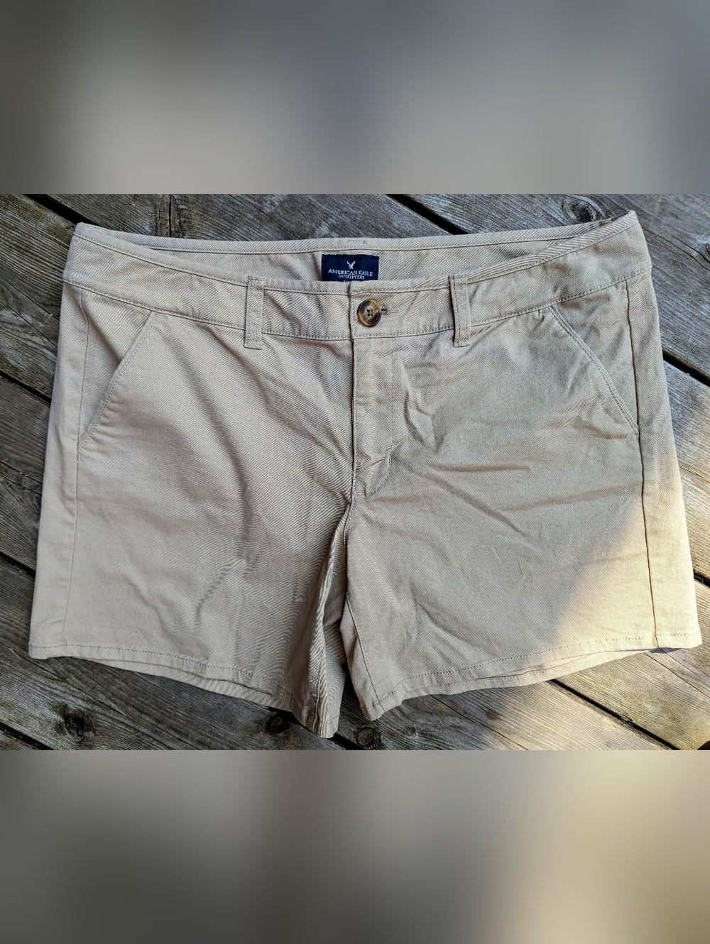 NWOT American Eagle Midi Stretch Khaki Shorts Size 12 / Short beige extensible